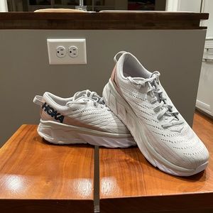 Hoka Women’s Arahi 4 - size 10.5